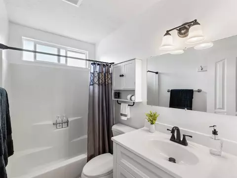 Bath - 4123 Bonita Dr, Oceanside, CA 92056 photo 1 of 1