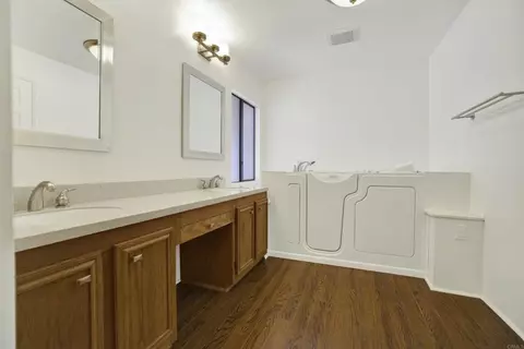Bath - 4468 Topaz Ln, Oceanside, CA 92056 photo 2 of 7