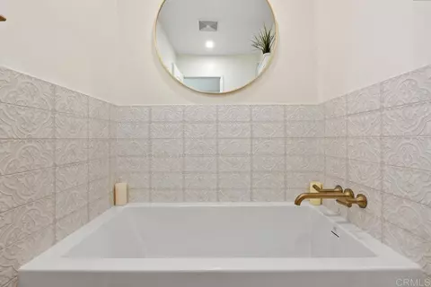 Bath - 1809 Pleasantdale Dr, Encinitas, CA 92024 photo 2 of 3