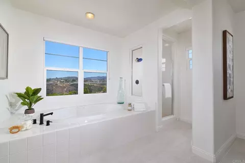 Bath - 6332 Montecito Dr, Carlsbad, CA 92009 photo 4 of 6