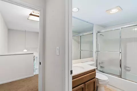 Bath - 917 Intrepid Ct, Del Mar, CA 92014 photo 3 of 3