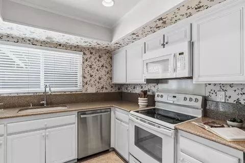 Kitchen - 917 Intrepid Ct, Del Mar, CA 92014 photo 2 of 3