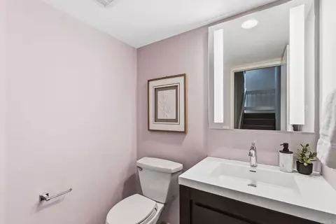 Bath - 917 Intrepid Ct, Del Mar, CA 92014 photo 1 of 3