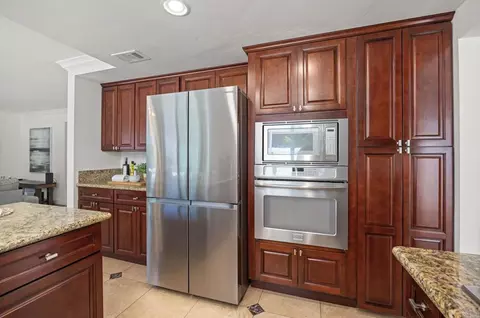Kitchen - 1965 Avenida La Posta, Encinitas, CA 92024 photo 2 of 2