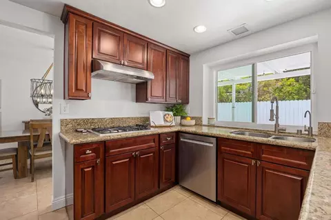Kitchen - 1965 Avenida La Posta, Encinitas, CA 92024 photo 1 of 2