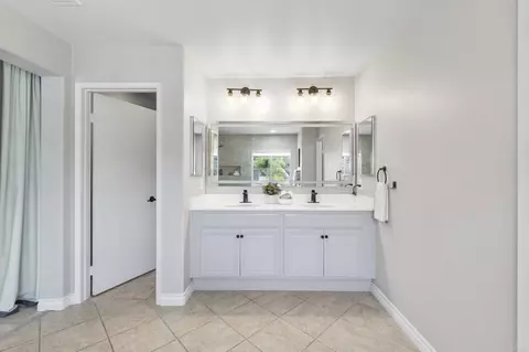 Bath - 555 Toota Ct, Oceanside, CA 92058 photo 6 of 8