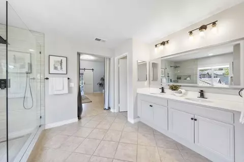 Bath - 555 Toota Ct, Oceanside, CA 92058 photo 5 of 8