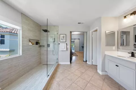 Bath - 555 Toota Ct, Oceanside, CA 92058 photo 4 of 8