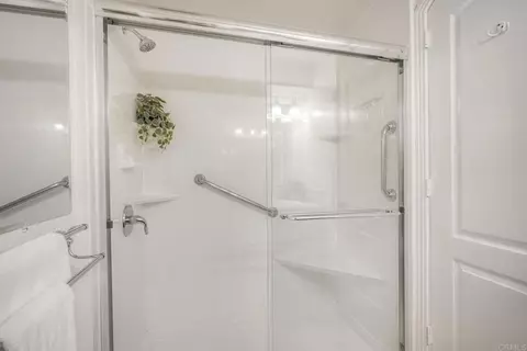 Bath - 1640 S Pacific St #8, Oceanside, CA 92054 photo 3 of 3