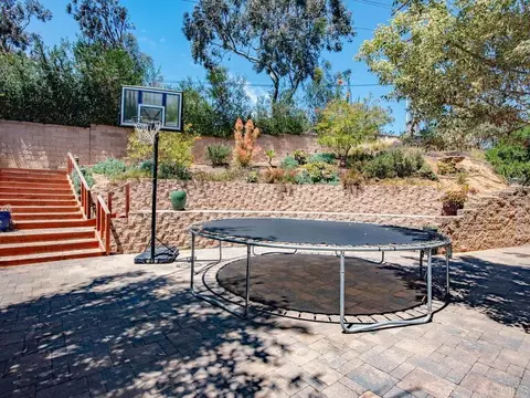 Exterior - 502 Kristen Ct, Encinitas, CA 92024 photo 6 of 10