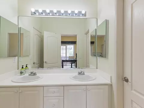 Bath - 502 Kristen Ct, Encinitas, CA 92024 photo 3 of 6