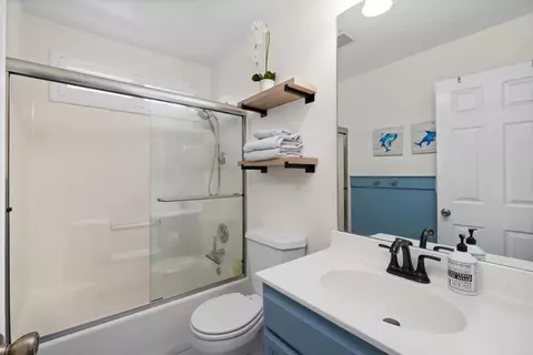 Bath - 4216 Conquistador, Oceanside, CA 92056 photo 1 of 3