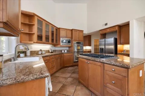Kitchen - 6405 Ebb Tide St, Carlsbad, CA 92011 photo 4 of 4