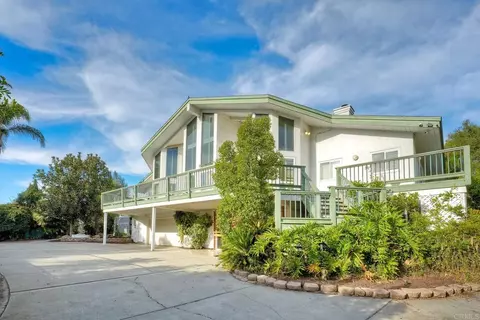 2039 E Mission Rd, Fallbrook, CA 92028