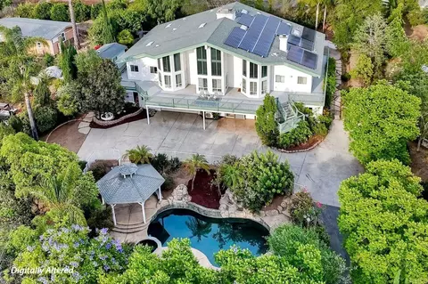 2039 E Mission Rd, Fallbrook, CA 92028