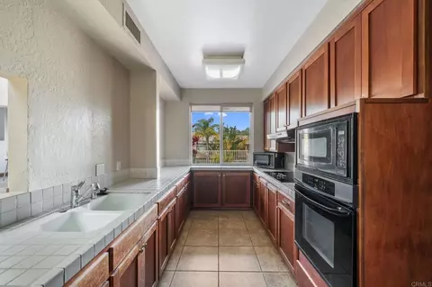 Kitchen - 8548 Via Mallorca #E, La Jolla, CA 92037 photo 4 of 4