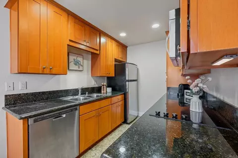 Kitchen - 8548 Via Mallorca #E, La Jolla, CA 92037 photo 1 of 4