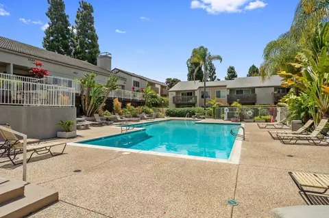 Exterior - 8548 Via Mallorca #E, La Jolla, CA 92037 photo 11 of 20