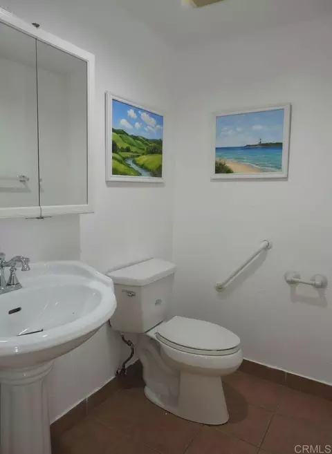 Bath - 3660 King St, La Mesa, CA 91941 photo 2 of 4