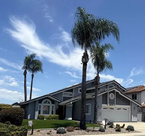 538 Jobe Hill Dr, Vista, CA 92081