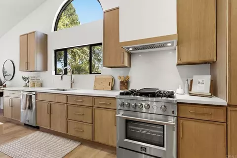 Kitchen - 1404 Avenida De Las Adelsas, Encinitas, CA 92024 photo 2 of 5
