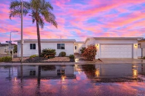 647 Via Costa Rica, Vista, CA 92081
