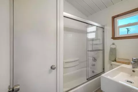 Bath - 1643 Mesa Verde Dr, Vista, CA 92084 photo 3 of 4