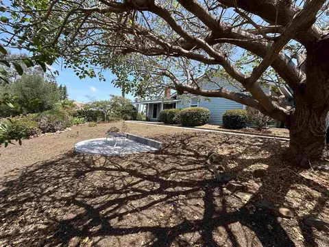 1643 Mesa Verde Dr, Vista, CA 92084