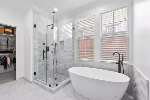 Bath - 1093 Breakaway Dr, Oceanside, CA 92057 photo 2 of 5