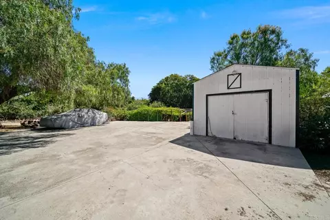 412 Taylor St, Vista, CA 92084 photo 4