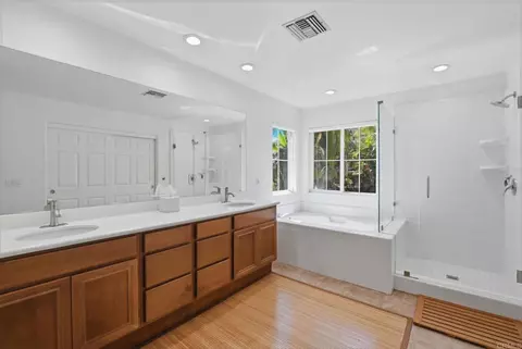 Bath - 2347 Merwin Dr, Carlsbad, CA 92008 photo 2 of 5