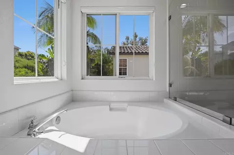 Bath - 2347 Merwin Dr, Carlsbad, CA 92008 photo 4 of 5