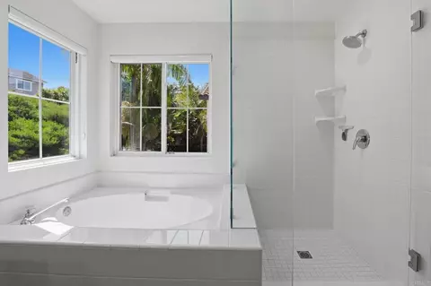 Bath - 2347 Merwin Dr, Carlsbad, CA 92008 photo 3 of 5