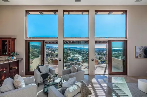 2362 Edgehill Rd, Vista, CA 92084