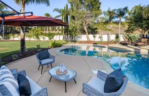 Exterior - 2471 Calle San Clemente, Encinitas, CA 92024 photo 6 of 11