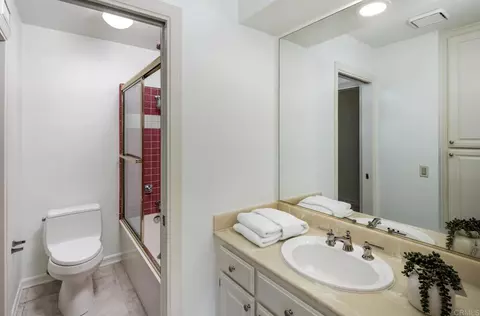 Bath - 2471 Calle San Clemente, Encinitas, CA 92024 photo 5 of 5