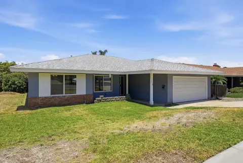 Exterior - 1620 Kenora Dr, Escondido, CA 92027 photo 2 of 9