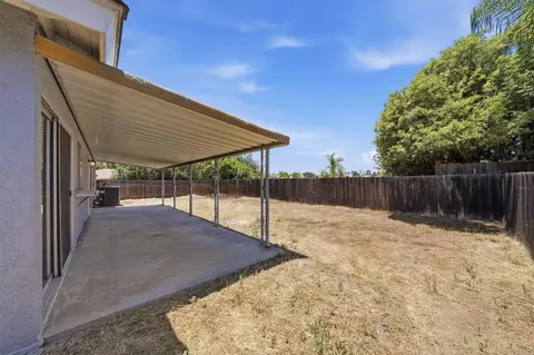 Exterior - 1620 Kenora Dr, Escondido, CA 92027 photo 6 of 9