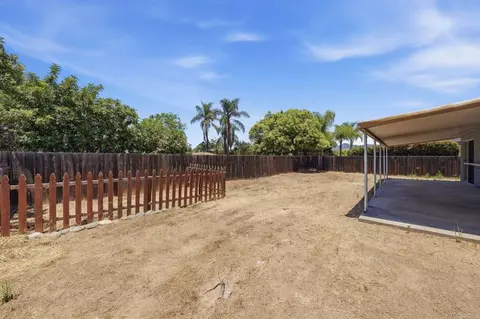 Exterior - 1620 Kenora Dr, Escondido, CA 92027 photo 7 of 9