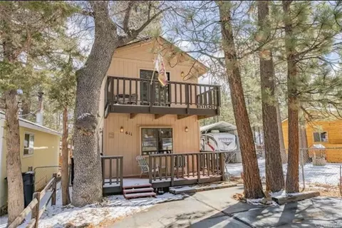 611 Spruce Ln, Sugarloaf, CA 92386