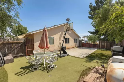 Exterior - 722 8th St, Ramona, CA 92065 photo 3 of 4
