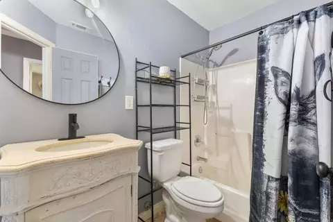 Bath - 722 8th St, Ramona, CA 92065 photo 1 of 2