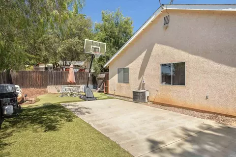 Exterior - 722 8th St, Ramona, CA 92065 photo 4 of 4