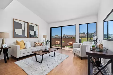 1087 Shadowridge Dr #104, Vista, CA 92081
