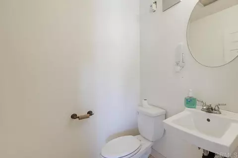 Bath - 12725 Monte Vista Rd, Poway, CA 92064 photo 2 of 9