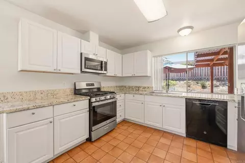 Kitchen - 601 Cerro St, Encinitas, CA 92024 photo 4 of 5
