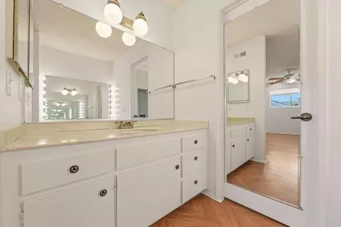 Bath - 601 Cerro St, Encinitas, CA 92024 photo 3 of 3