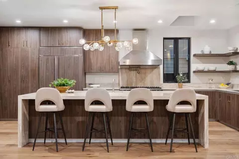Kitchen - 5610 Bellevue Ave, La Jolla, CA 92037 photo 2 of 4