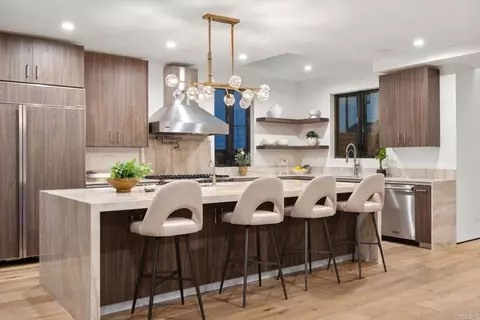 Kitchen - 5610 Bellevue Ave, La Jolla, CA 92037 photo 3 of 4