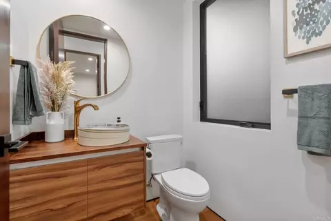 Bath - 5610 Bellevue Ave, La Jolla, CA 92037 photo 4 of 4